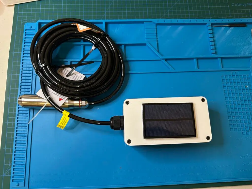 Water tank monitor using a pressure sensor