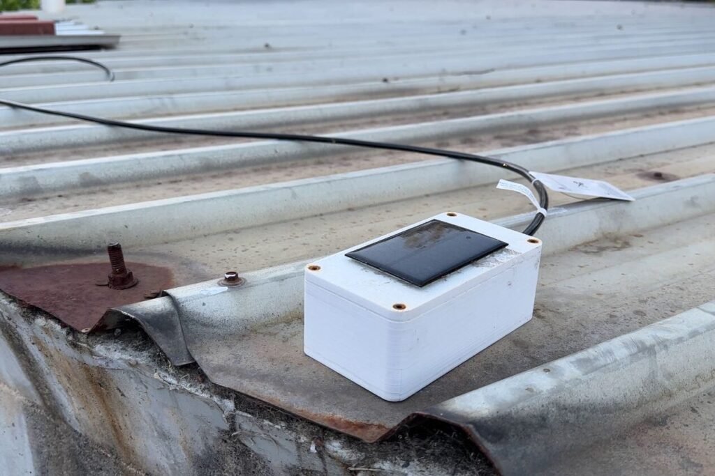 Water tank pressure sensor sitting on top of tin water tank